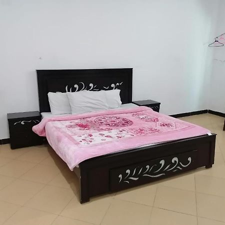 Lux Lounge Guest House イスラマバード エクステリア 写真
