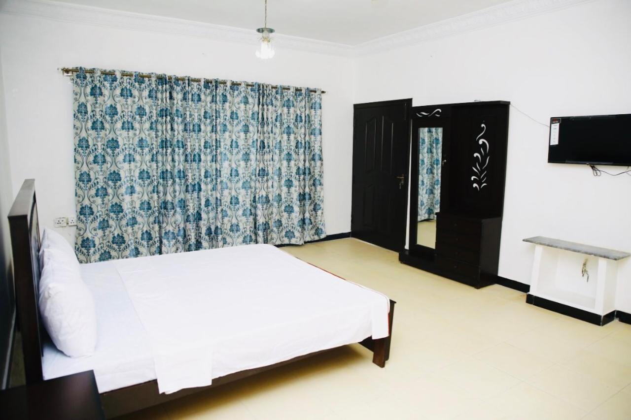 Lux Lounge Guest House イスラマバード エクステリア 写真