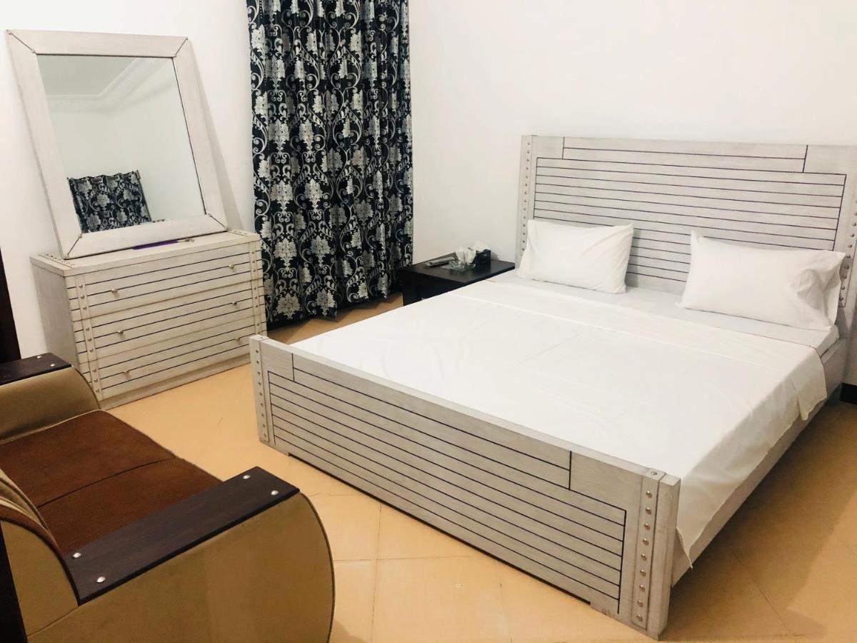 Lux Lounge Guest House イスラマバード エクステリア 写真