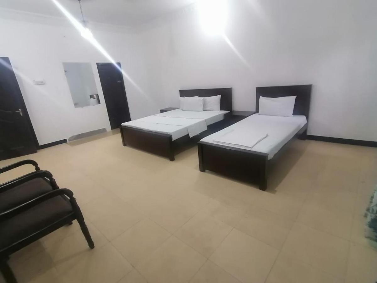 Lux Lounge Guest House イスラマバード エクステリア 写真