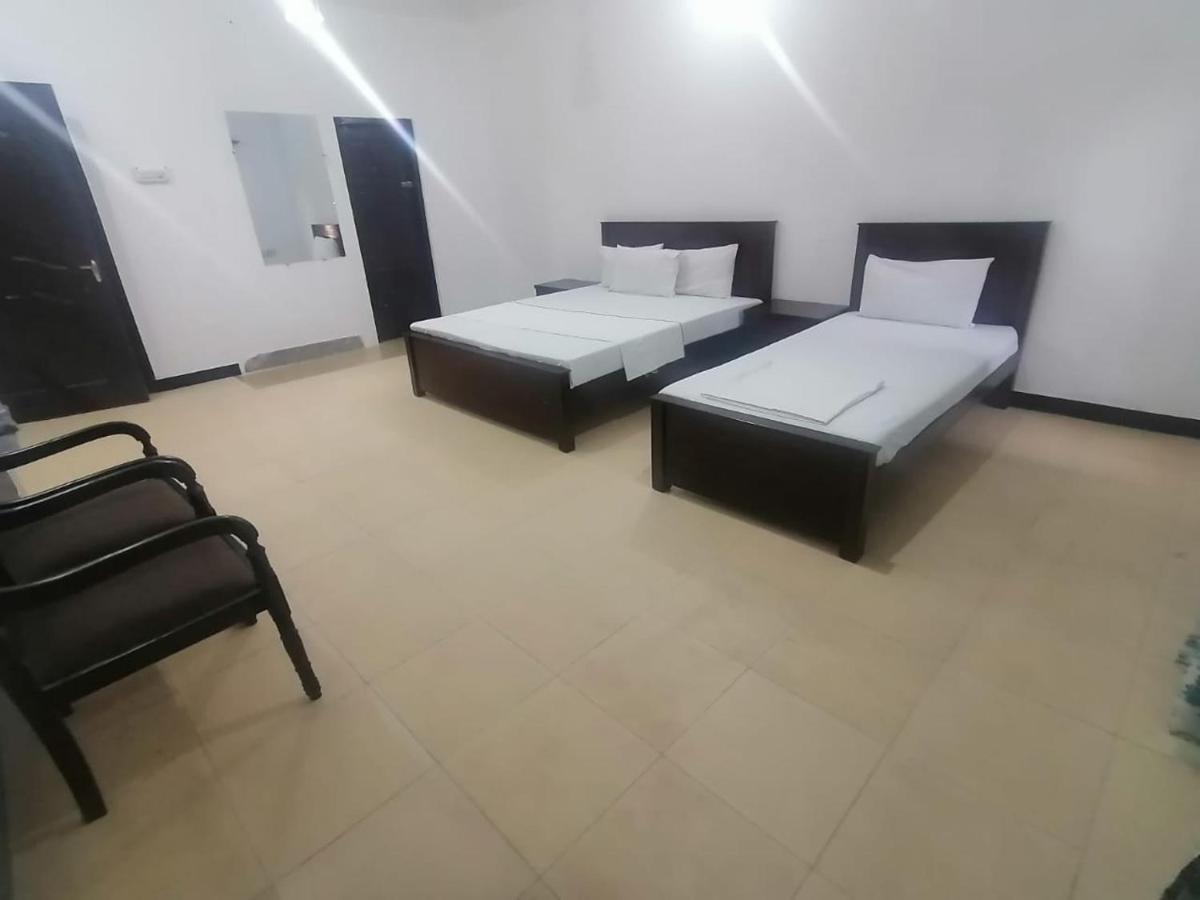 Lux Lounge Guest House イスラマバード エクステリア 写真