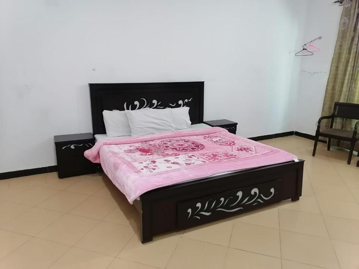 Lux Lounge Guest House イスラマバード エクステリア 写真