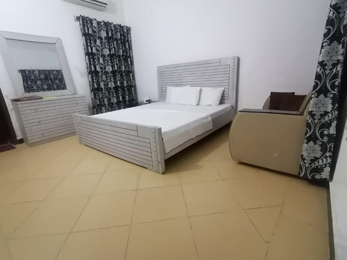 Lux Lounge Guest House イスラマバード エクステリア 写真