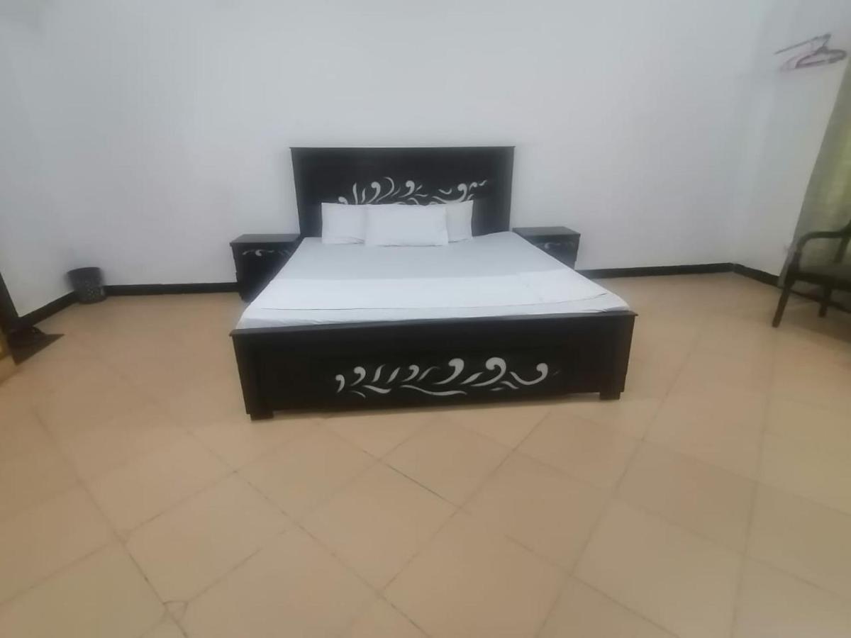 Lux Lounge Guest House イスラマバード エクステリア 写真