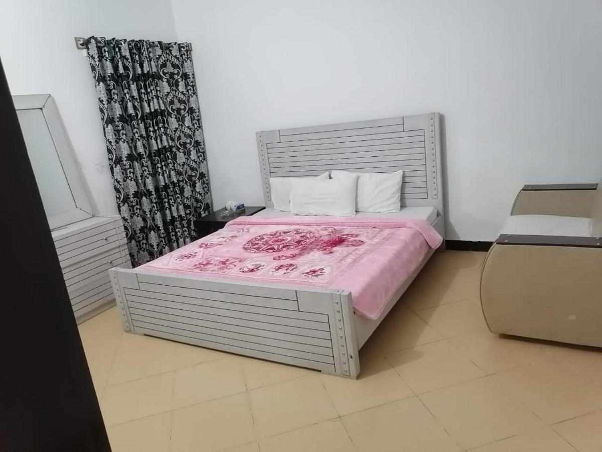 Lux Lounge Guest House イスラマバード エクステリア 写真