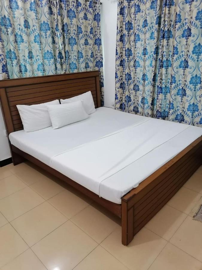 Lux Lounge Guest House イスラマバード エクステリア 写真