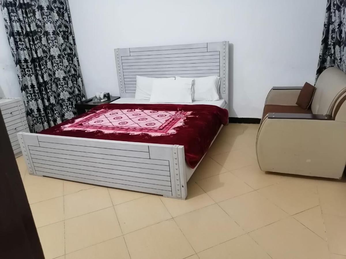 Lux Lounge Guest House イスラマバード エクステリア 写真