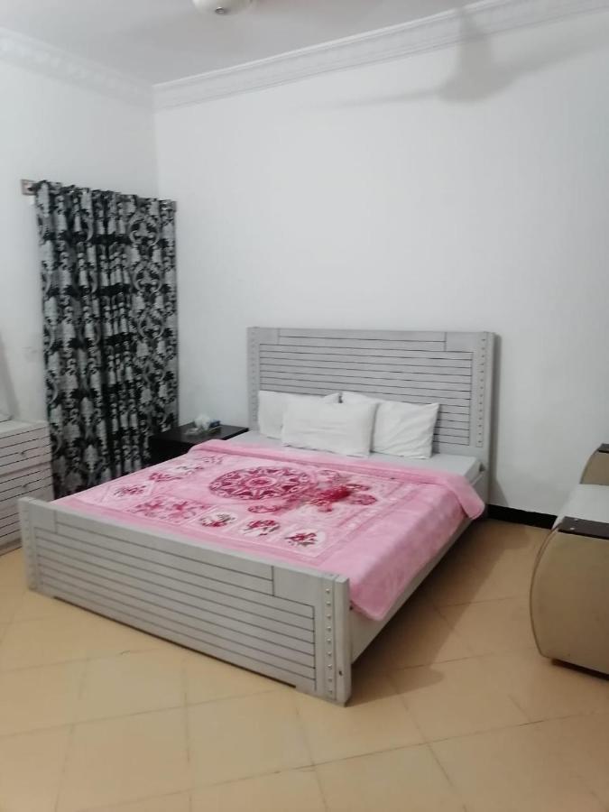 Lux Lounge Guest House イスラマバード エクステリア 写真